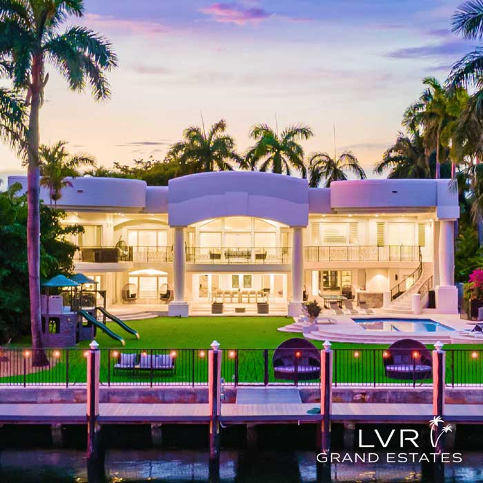 Luxurious Florida Mansion Getaway by LVR Grand Estates